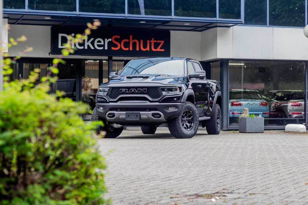RAM 1500 TRX voor de showroom van DickerSchutz