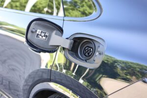 Laadaansluiting van een Porsche Cayenne E-Hybrid